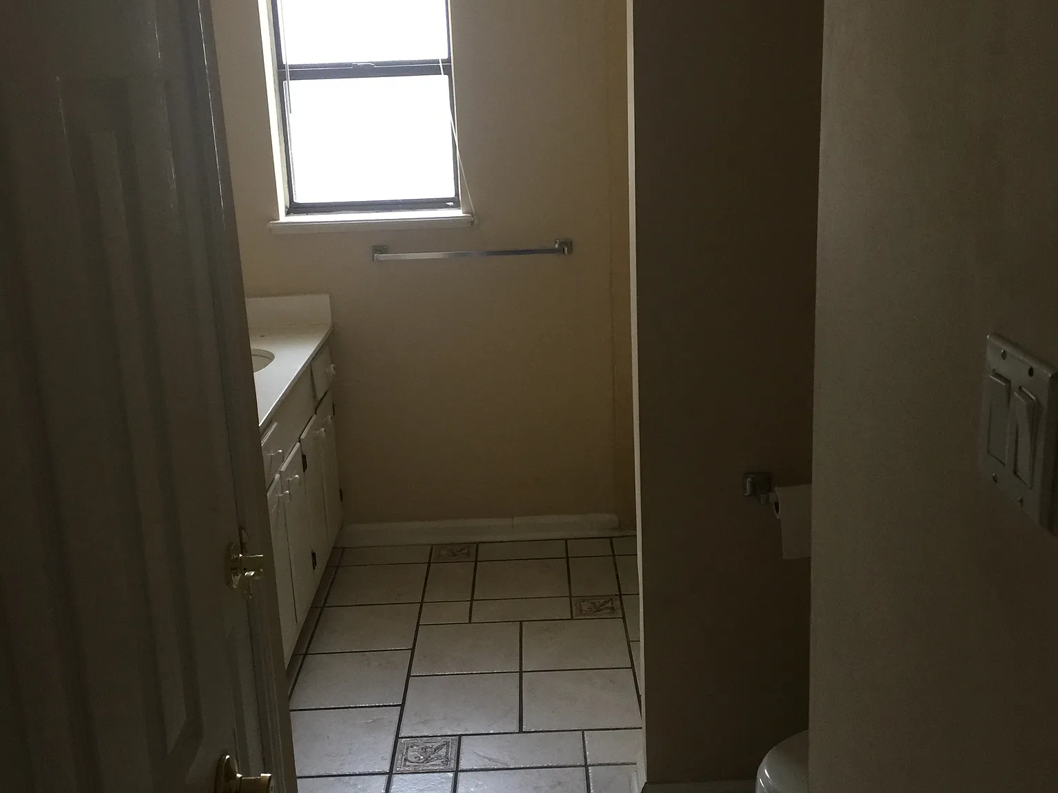 2 bed, 1000 sqft, $1,250 — Photo 4