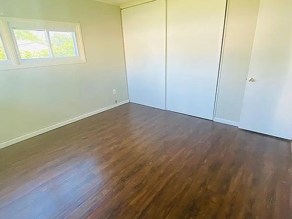 4th image of 50 Elm Ln