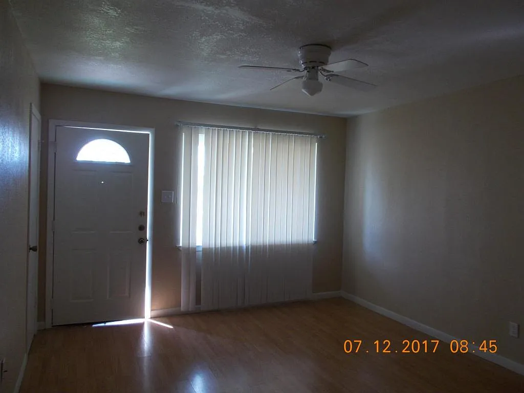 112 Myra Lou — Photo 3