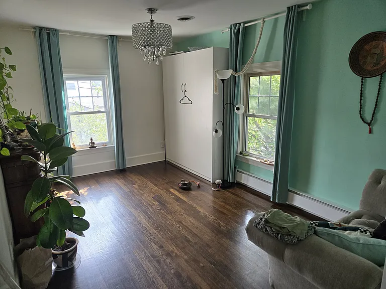 122 Hawthorn St #2 — Photo 13