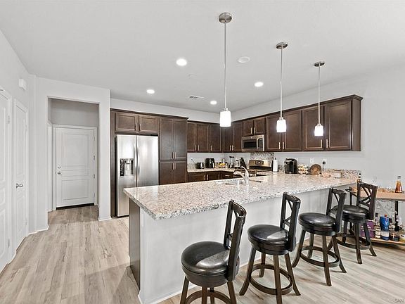 3rd image of 26008 Abigail Ave