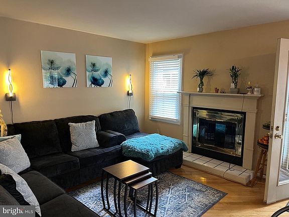 2nd image of 93 Beacon Sq #93