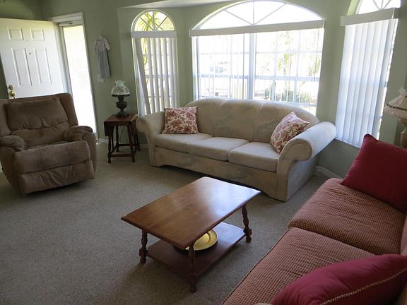 4th image of 808 SE Starflower Ave