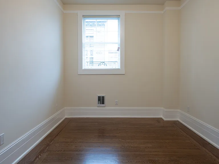 Warrington Apartments — Photo 14