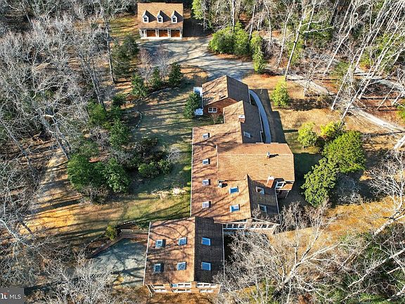 2nd image of 20045 Tower Hill Rd