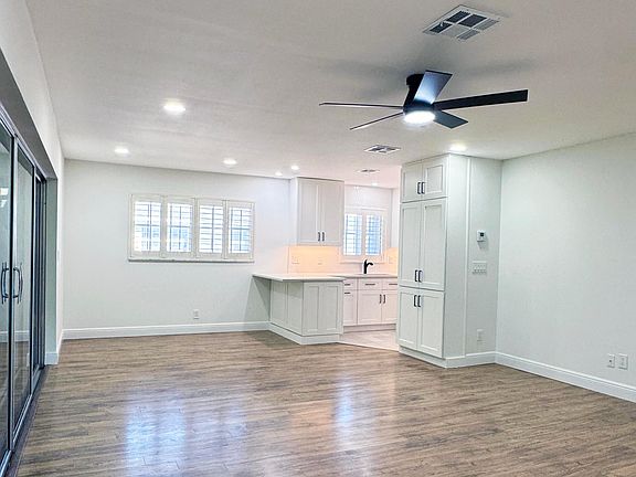 5th image of 419 Pine Tree Court #19