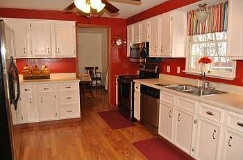 2nd image of 119 Briarwood Ln