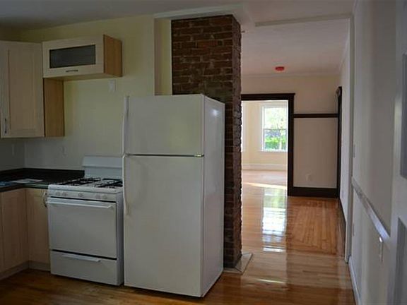2nd image of 122 Auburn St