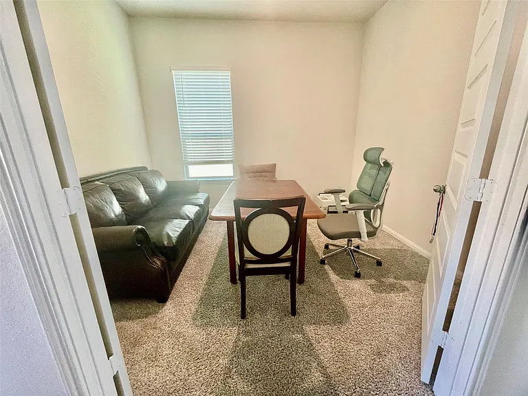1055 Bluebonnet Trl — Photo 10