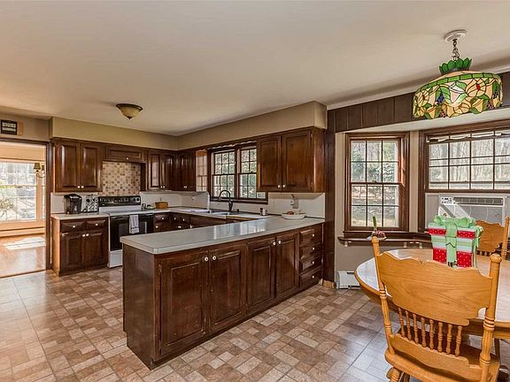 5th image of 25 Oakwood Dr