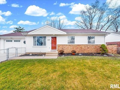 320 E Almond Dr, Washington, IL, 61571