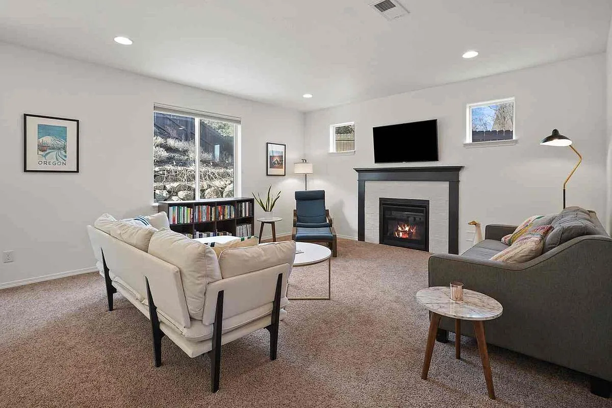 4 bed, 2.5 bath, 2221 sqft, $3,400 — Photo 1
