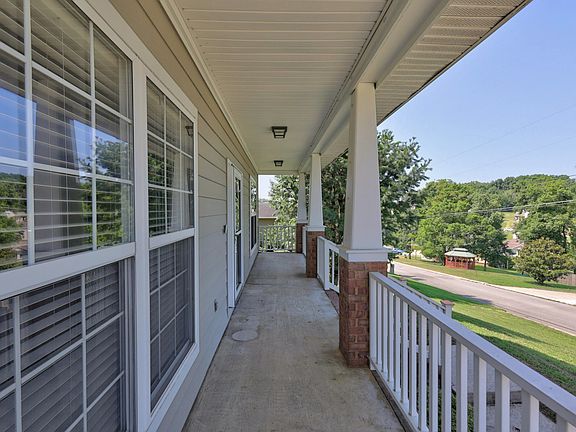 4th image of 606 Excalibur Ct