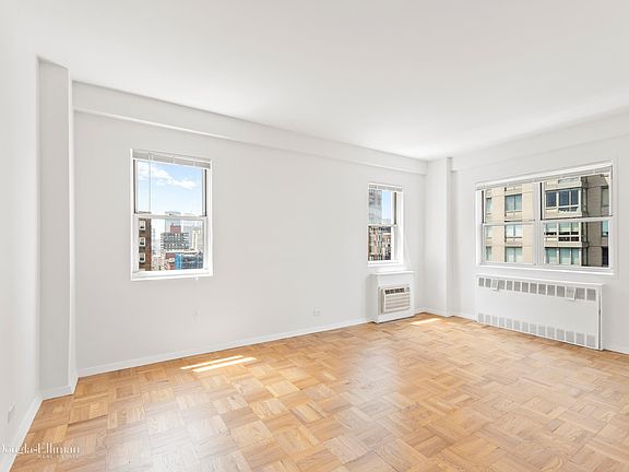 4th image of 30 W 60th St APT 14M