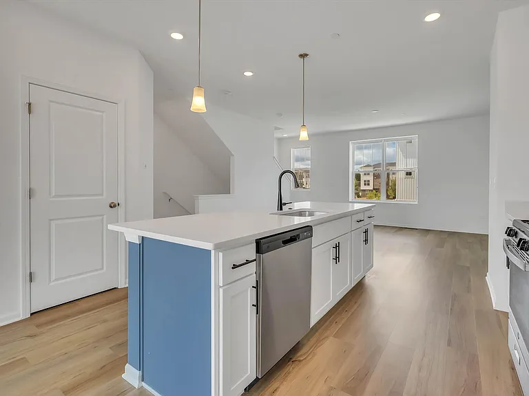 1078 Bogart St — Photo 12