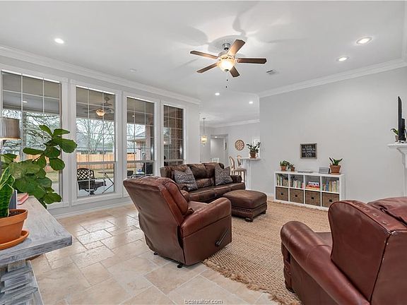 4th image of 802 Holston Hills Dr
