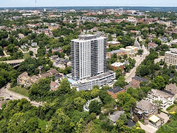 2nd image of 2200 Victory Pkwy Unit 1803