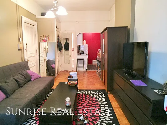 Rented by Sunrise Real Estate | media 6
