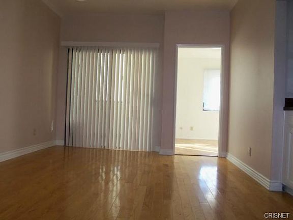 5th image of 18242 Burbank Blvd Unit 11