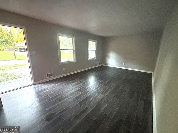 5th image of 220 Hurst Point