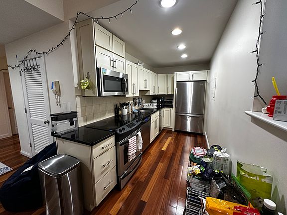 5th image of 841 Parker St APT 207