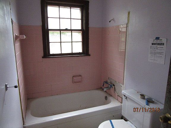 3rd image of 215 Amy Ave