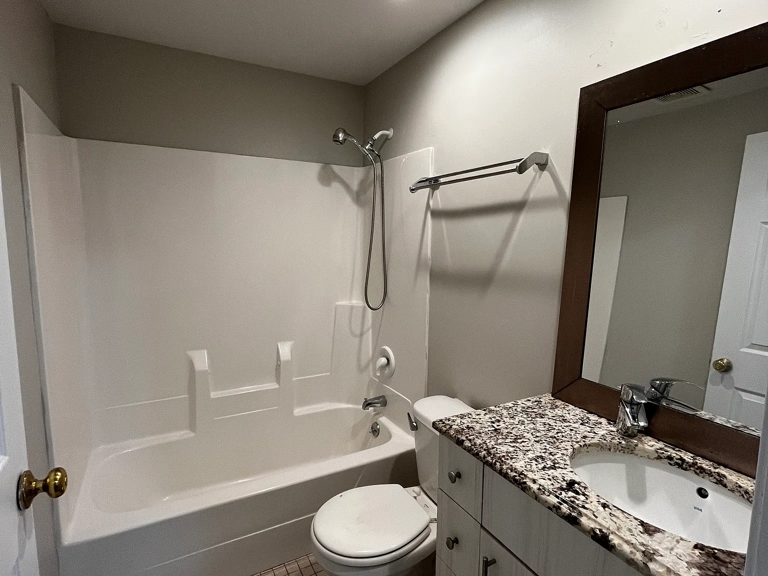 1 bed, 700 sqft, $1,800 — Photo 4