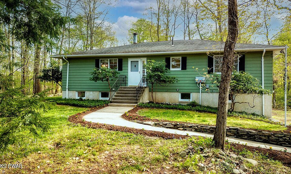 136 Oak Ln, Cresco, PA 18326 Zillow