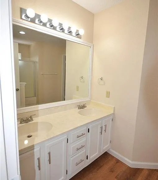 13903 Lothian Dr — Photo 16