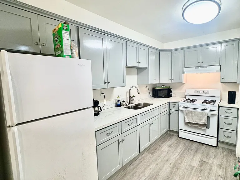 755 W 30th St — Photo 1