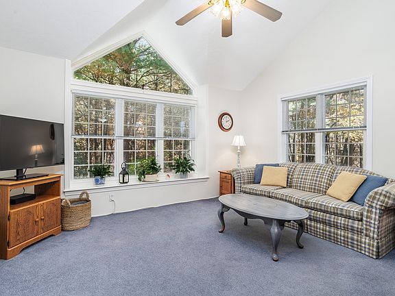5th image of 907 Ridgefield Cir #D
