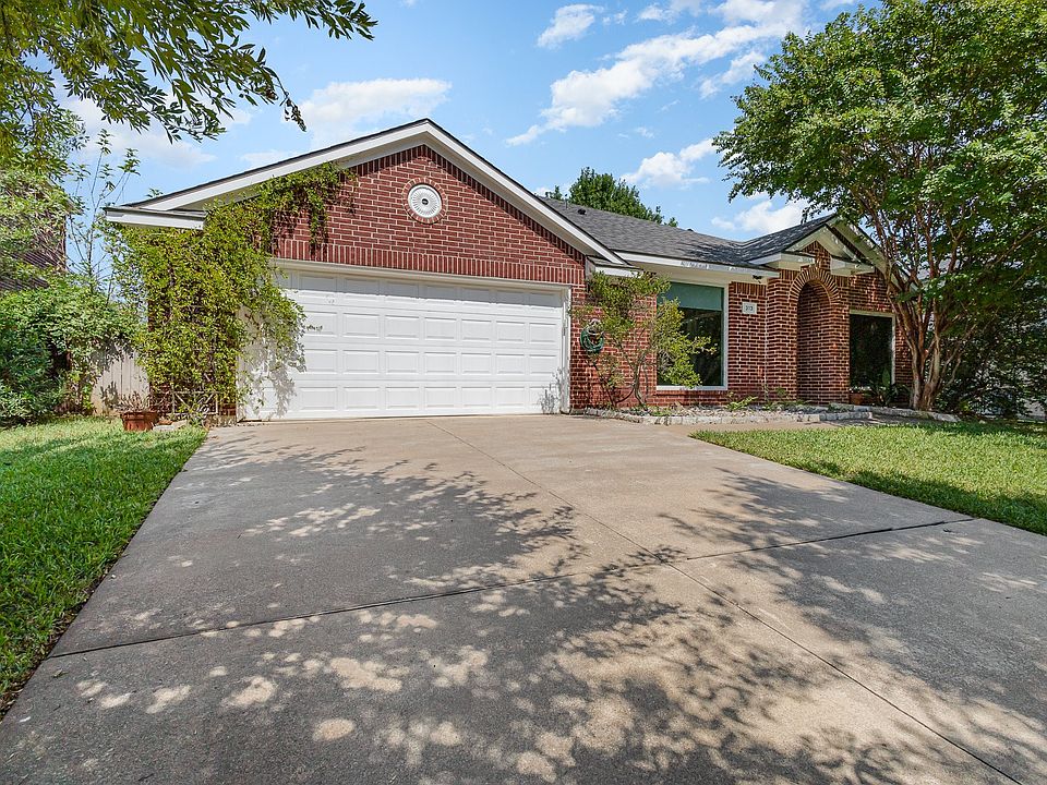 1st image of 313 Cliffdale Dr