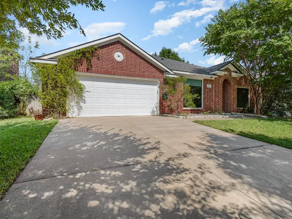 313 Cliffdale Dr, Euless, TX 76040