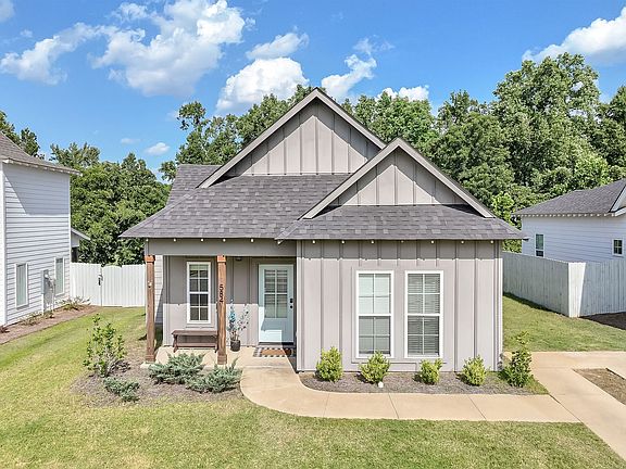 2nd image of 584 Piper Ave