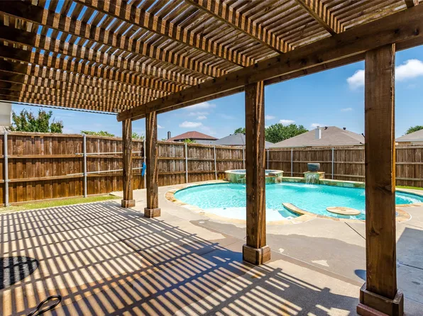 432 Maplegrove Dr, Cedar Hill, TX 75104