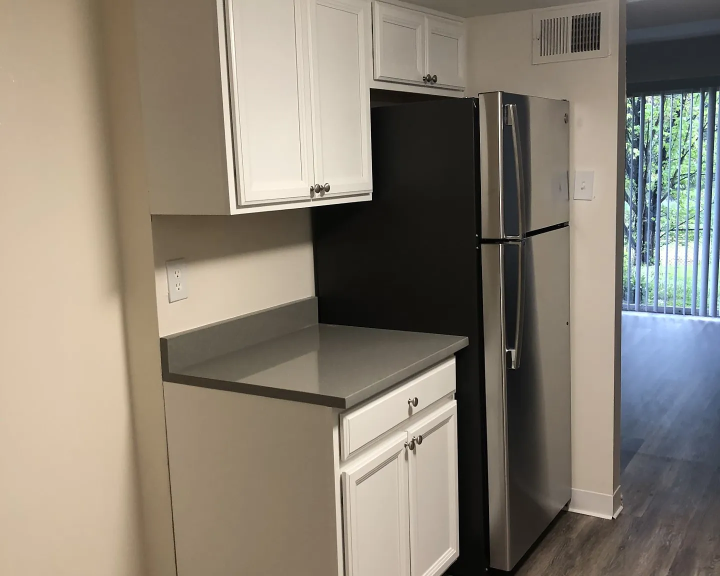3 bed, 2.5 bath, 1375 sqft, $1,995 — Photo 2