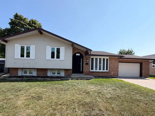 17 Suncoast Dr W, Goderich, ON N7A 4H1