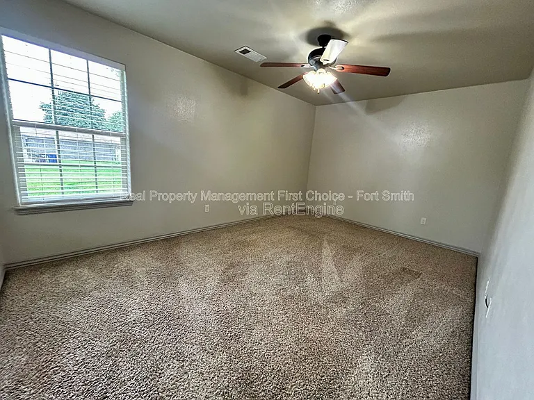 4802 S 28th St — Photo 18