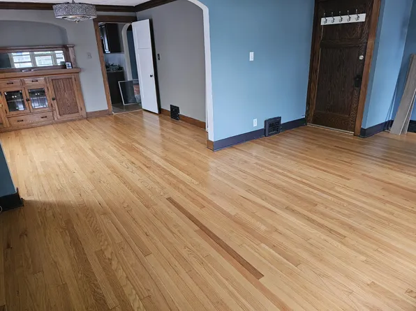1337 S 75th St, West Allis, WI 53214