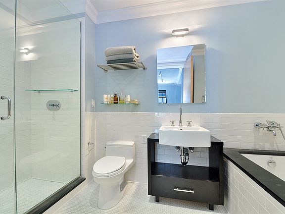5th image of 110 Livingston St APT 10D