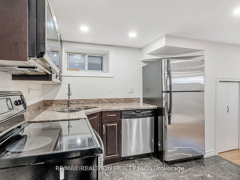 79 Kencliff Cres — Photo 8