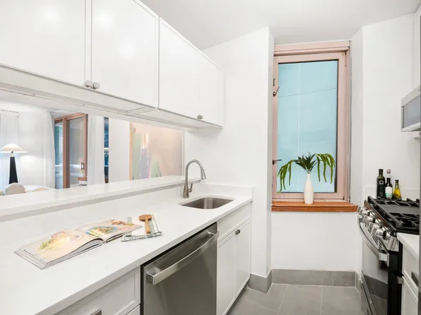 235 East 40th Street image 8 of 21