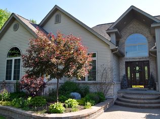 2196 Heritage Ln, Leonard, MI 48367