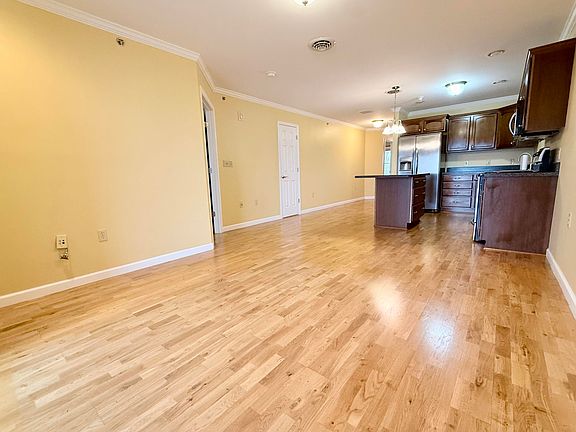 5th image of 58 Club Rd Unit 203