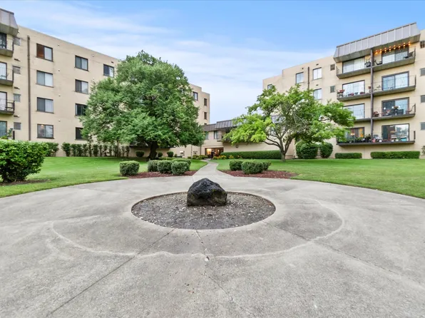 5840 W 104th St APT 212, Oak Lawn, IL 60453