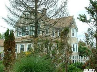 690 S Wellwood Ave, Lindenhurst, NY 11757