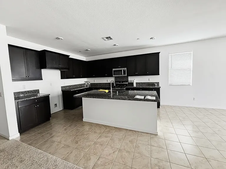 62698 N Crescent St — Photo 14