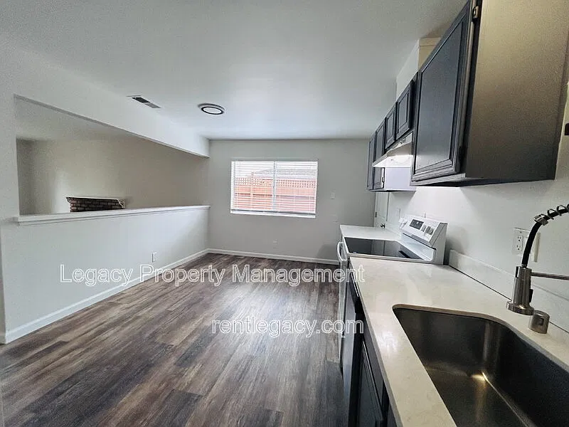 4 bed, 2.0 bath, 1274 sqft, $3,500 — Photo 3