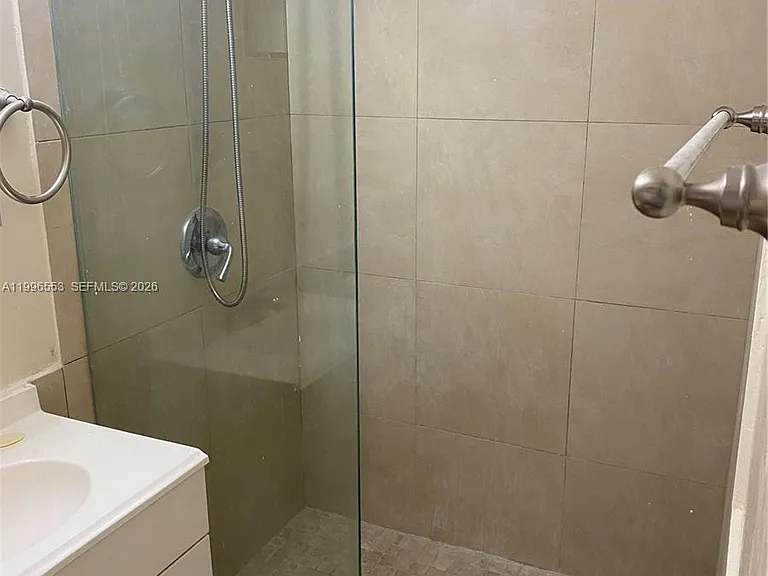 1051 SW 3rd St #3 — Photo 7