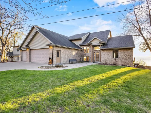 N5625 Rockland Beach Rd, Hilbert, WI 54129